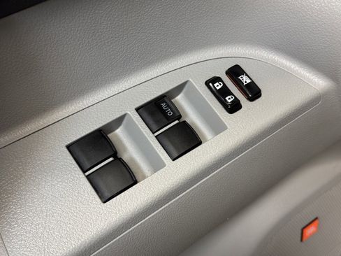 Used 2012 Toyota Highlander Limited image 9