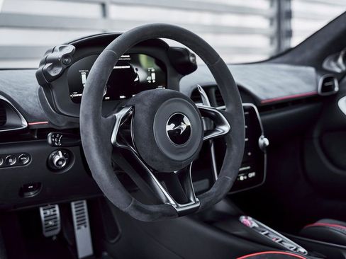 Used 2023 McLaren Artura RWD image 43