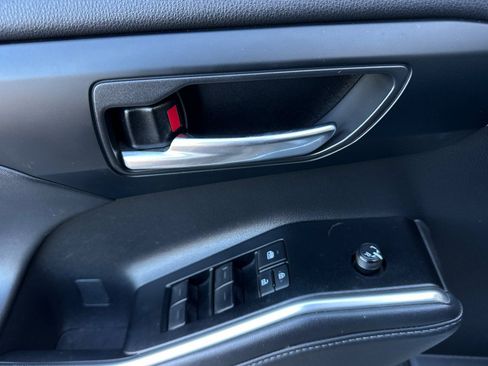Used 2022 Toyota Highlander XLE FWD image 11