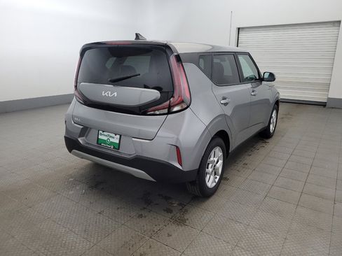 Used 2023 Kia Soul LX w/ LX Technology Package image 9