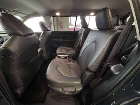 Used 2025 Toyota Grand Highlander LE image 31