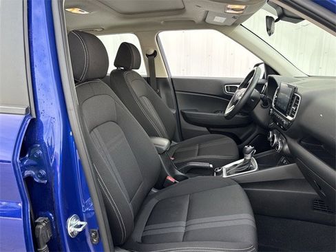 Used 2025 Hyundai Venue SEL image 28