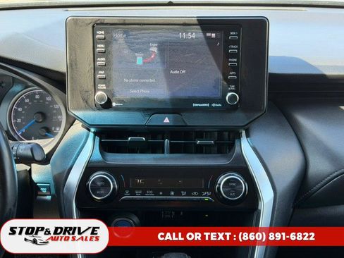 Used 2022 Toyota Venza LE AWD/4WD image 12