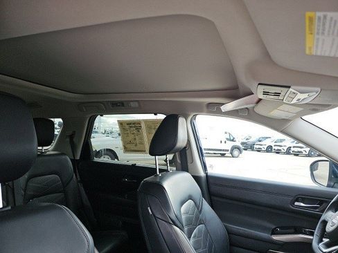 Used 2023 Nissan Pathfinder Platinum w/ Cargo Package image 13