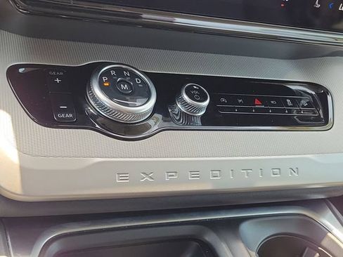 Certified 2025 Ford Expedition Active AWD/4WD image 11