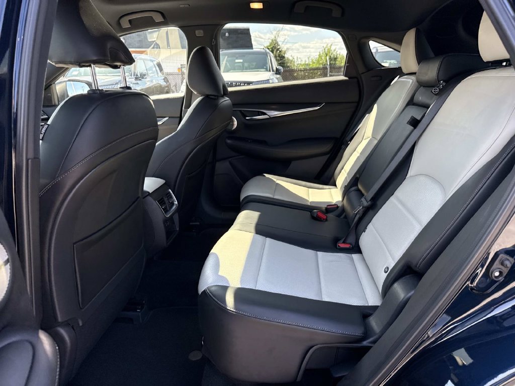 Certified 2025 INFINITI QX55 Essential AWD/4WD image 17