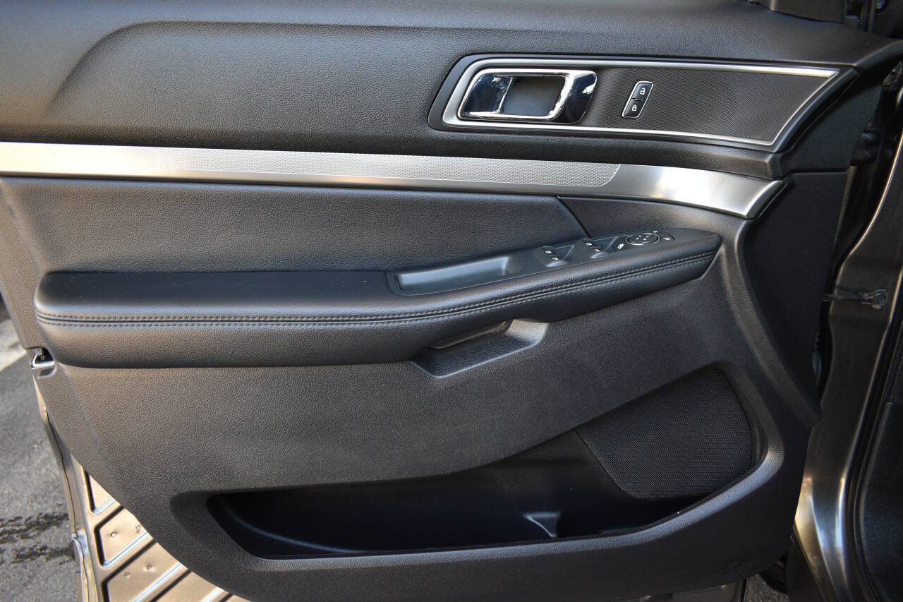 Used 2019 Ford Explorer XLT FWD image 17