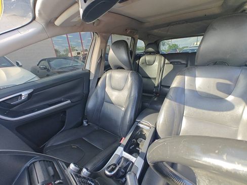 Used 2015 Volvo XC60 T5 Premier w/ Proximity Package FWD image 11