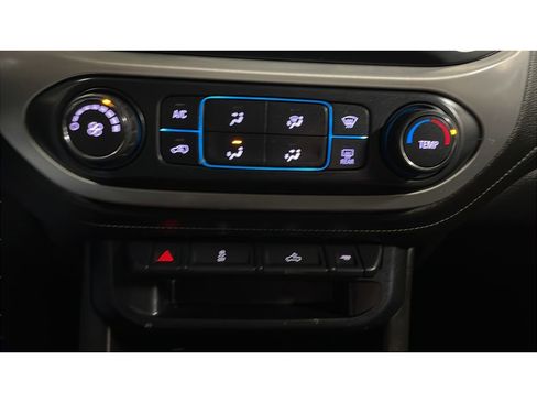 Used 2017 GMC Canyon SLE image 13