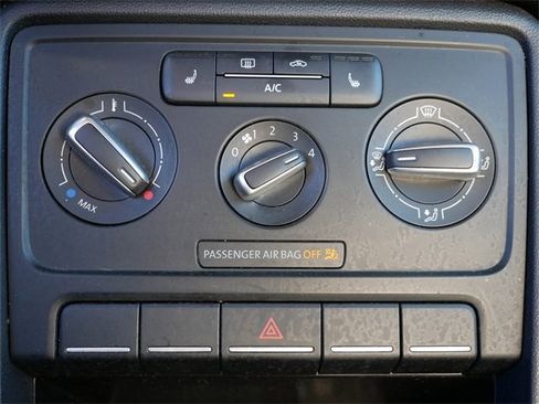 Used 2017 Volkswagen Beetle 1.8T Classic image 28