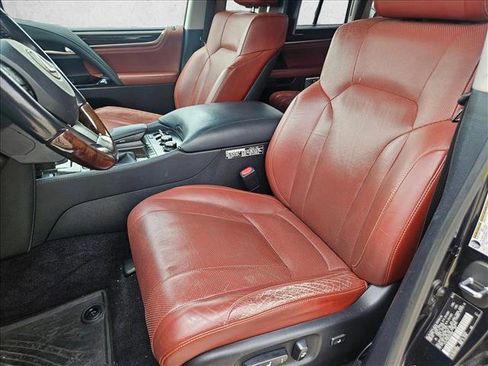 Used 2016 Lexus LX 570 4WD w/ Luxury Package image 12