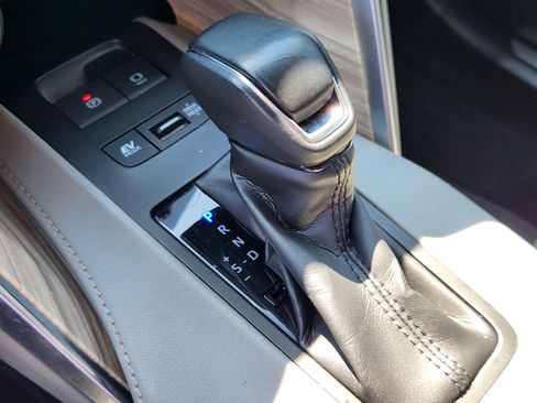 Used 2022 Toyota Venza XLE AWD/4WD image 12