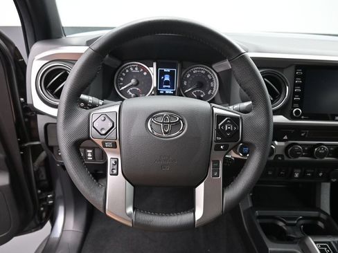 Certified 2022 Toyota Tacoma Limited AWD/4WD image 16