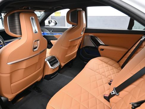 Used 2025 BMW 740i xDrive image 39