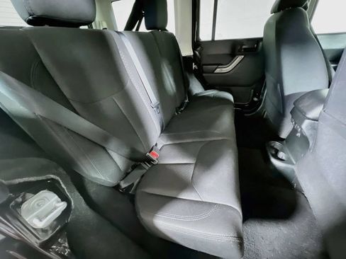 Used 2018 Jeep Wrangler Unlimited Sport S AWD/4WD image 22