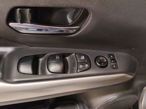 Used 2020 Nissan Kicks SV image 18