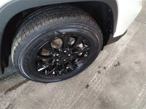 Used 2023 Jeep Cherokee Altitude Lux image 16