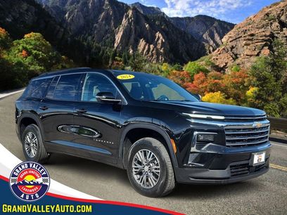 Used 2024 Chevrolet Traverse LT