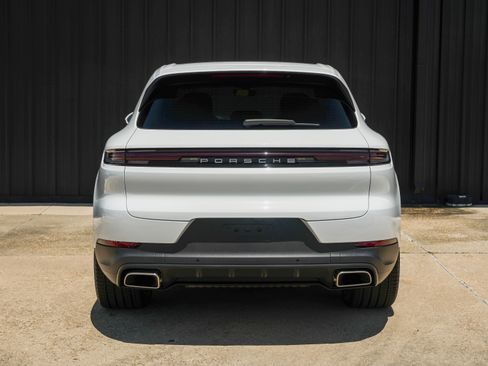 New 2025 Porsche Cayenne image 9