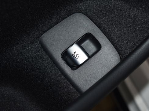 New 2026 Mercedes-Benz E 350 4MATIC Sedan image 6