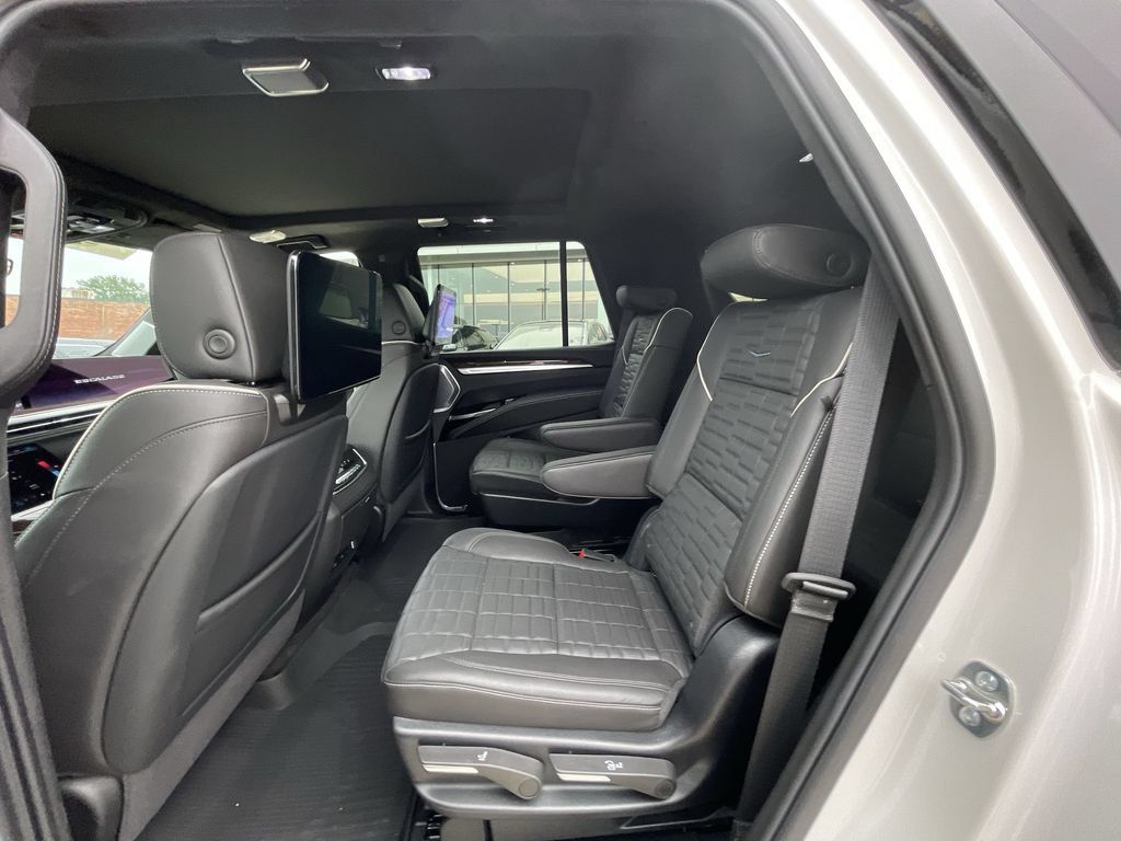 Used 2025 Cadillac Escalade Sport Platinum w/ LPO, ONYX Package AWD/4WD image 24