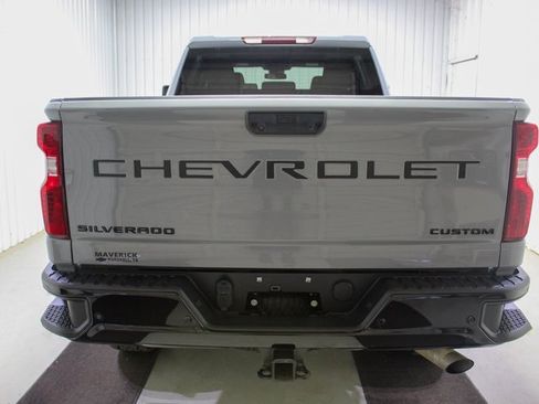 Used 2024 Chevrolet Silverado 2500 Custom w/ Custom Value Package image 5