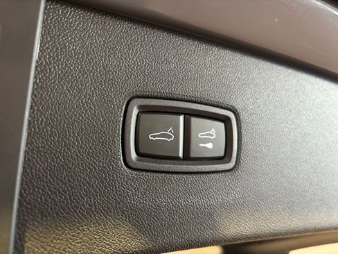 Certified 2025 Porsche Cayenne AWD/4WD image 45