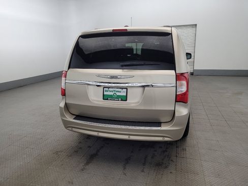 Used 2015 Chrysler Town & Country Touring-L w/ Driver Convenience Group image 7