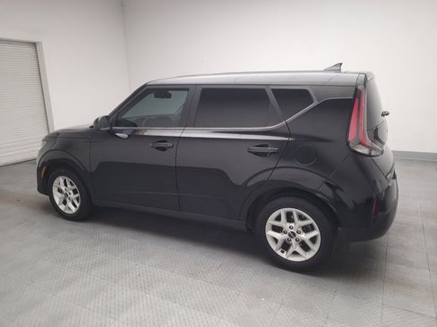 Used 2023 Kia Soul LX w/ LX Technology Package FWD image 3