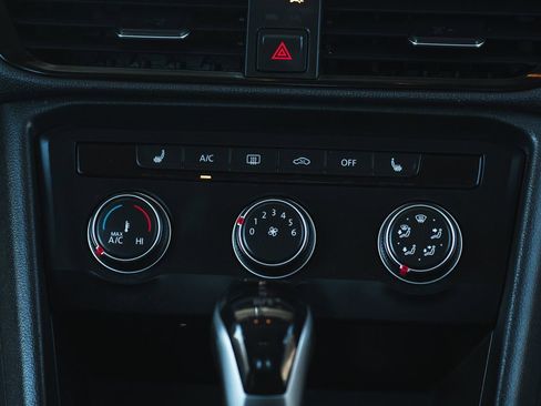 Used 2022 Volkswagen Taos SE image 26