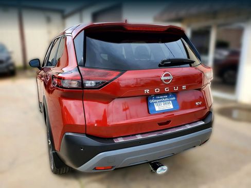 Used 2023 Nissan Rogue SV w/ SV Premium B Package FWD image 9