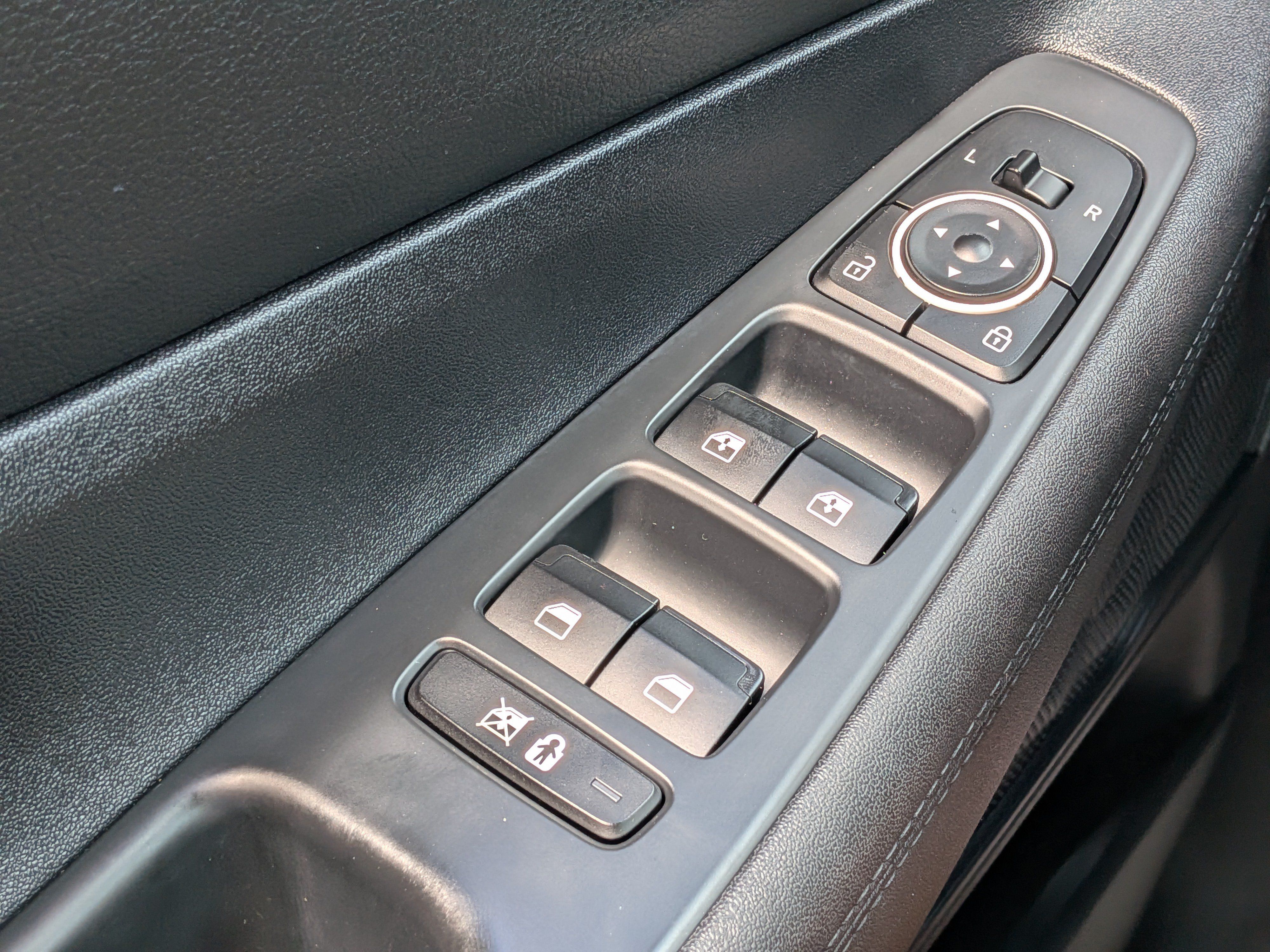 Used 2019 Hyundai Santa Fe SEL FWD image 22