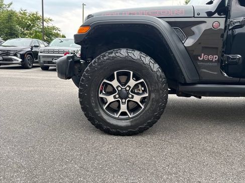 Used 2018 Jeep Wrangler Unlimited Rubicon w/ Dual Top Group AWD/4WD image 27