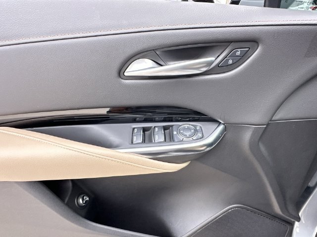 Used 2024 Cadillac XT4 Luxury w/ Cold Weather Package FWD image 21