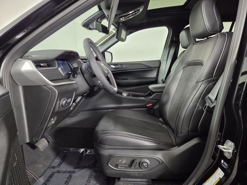 New 2025 Jeep Grand Cherokee Altitude image 13