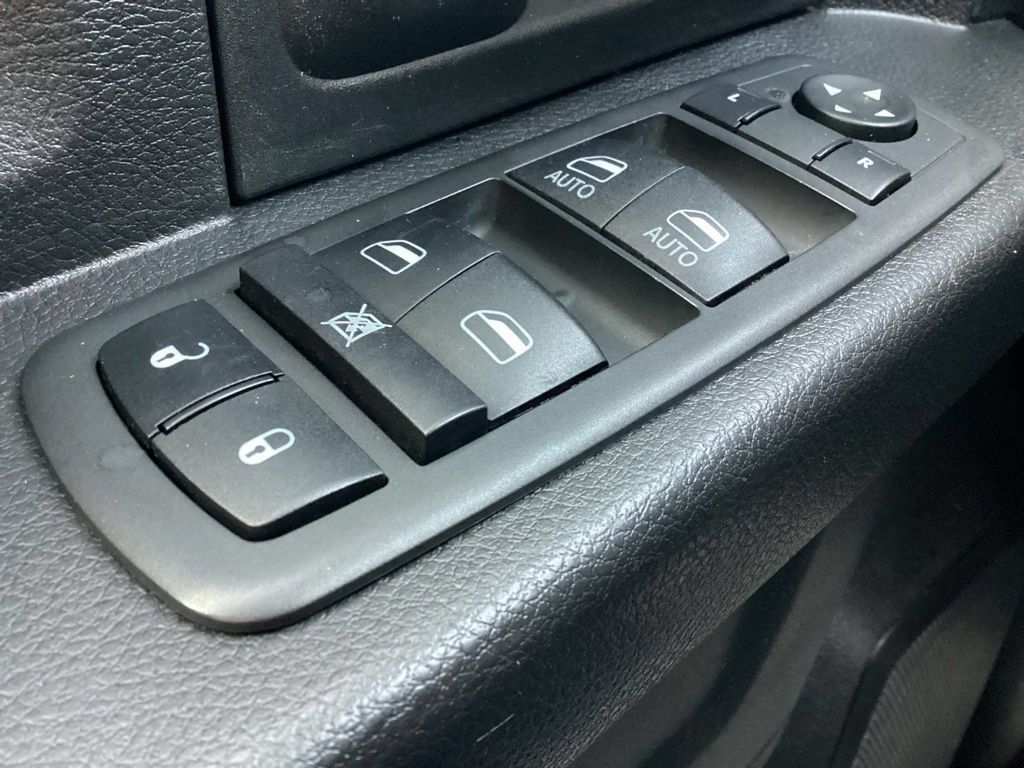 Used 2015 RAM 1500 Express AWD/4WD image 18