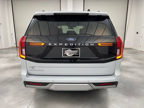 Used 2025 Ford Expedition Platinum AWD/4WD image 8