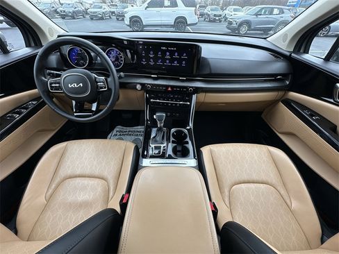 Used 2024 Kia Carnival EX image 21