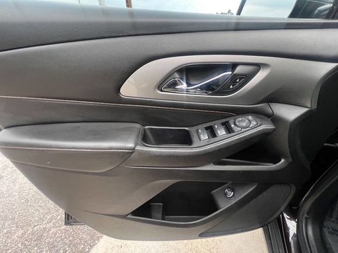 Used 2019 Chevrolet Traverse LT FWD image 18