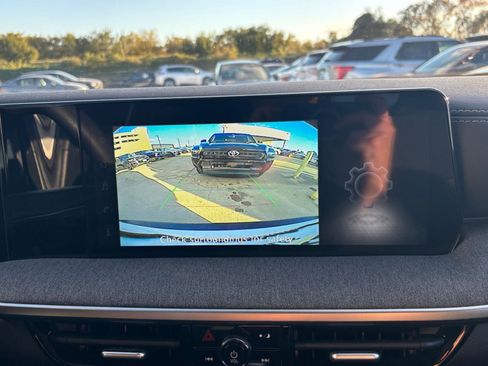 Used 2025 Nissan Kicks SV image 17