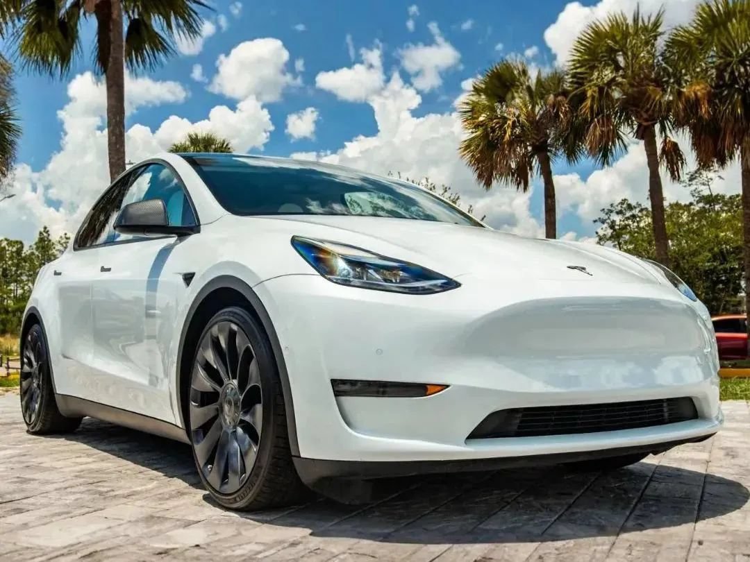 Used 2022 Tesla Model Y Performance AWD/4WD image 1