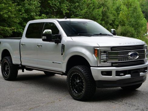 Used 2019 Ford F250 Platinum w/ Platinum Ultimate Package AWD/4WD image 4