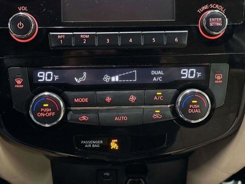 Used 2016 Nissan Rogue SV FWD image 50