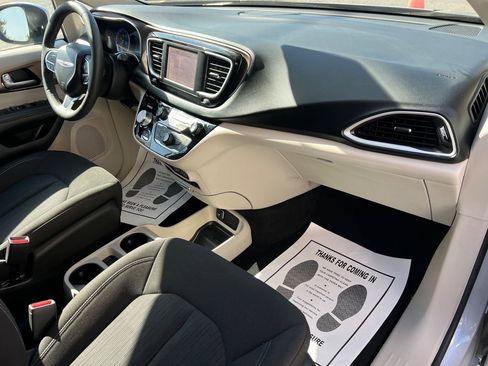 Used 2023 Chrysler Voyager LX image 30