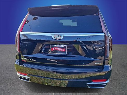 Used 2024 Cadillac Escalade Luxury image 5
