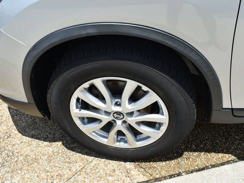 Used 2020 Nissan Rogue SV AWD/4WD image 19