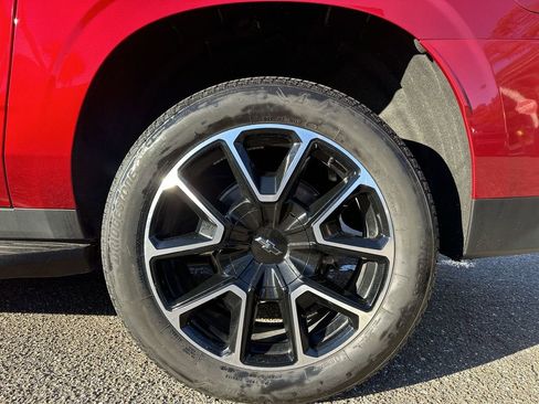 Used 2022 Chevrolet Suburban RST w/ Luxury Package image 33