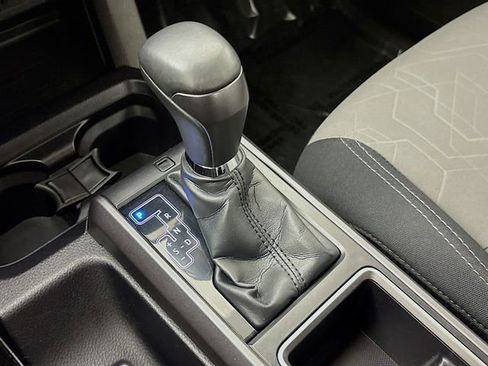 Used 2022 Toyota Tacoma TRD Off-Road image 18