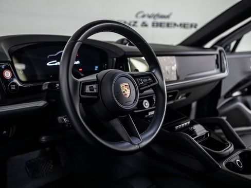 Used 2024 Porsche Cayenne Coupe image 31