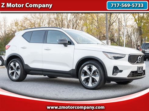Used 2023 Volvo XC40 B5 Plus AWD/4WD image 1
